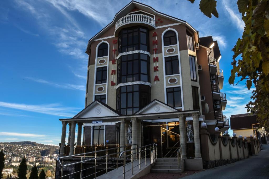 Budova, kde se hotel nachází