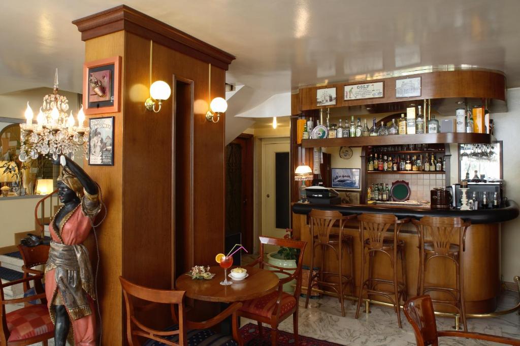 Lounge nebo bar v ubytování Majestic Toscanelli (centro storico)