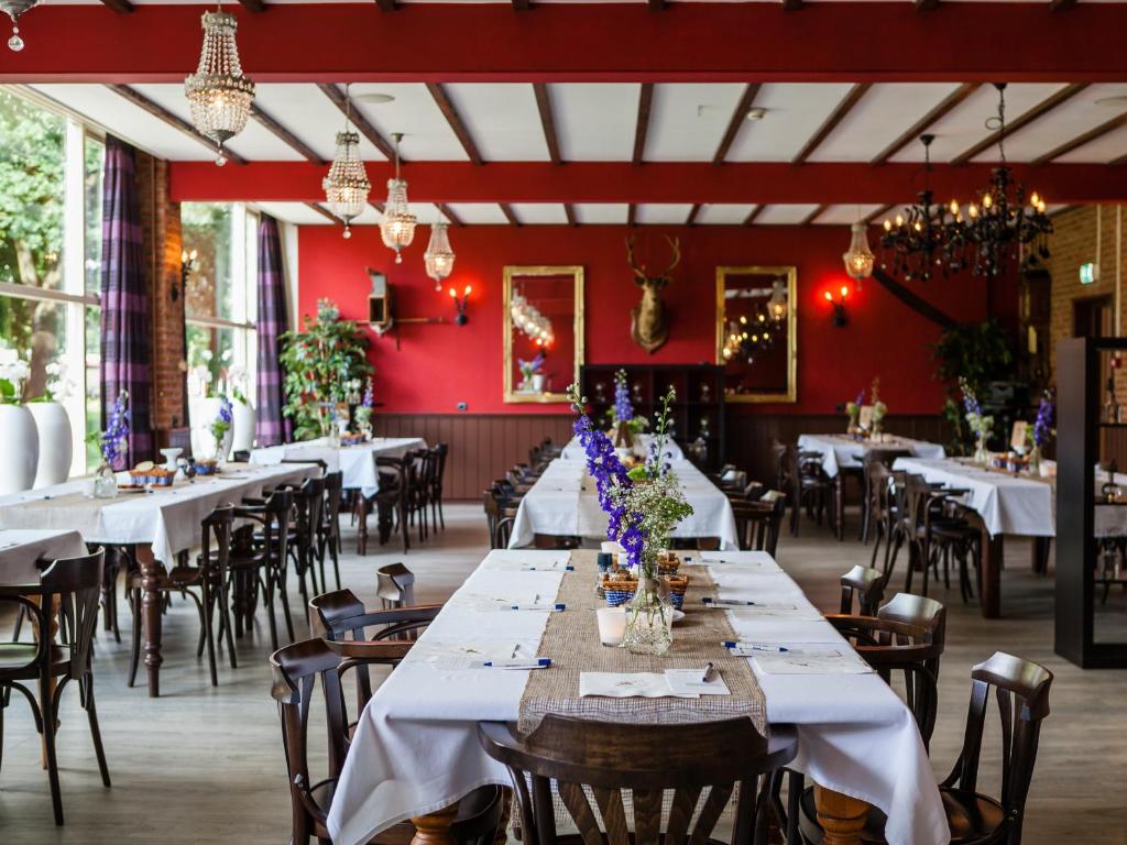 Restaurace v ubytování Hotel and Restaurant van Saaze