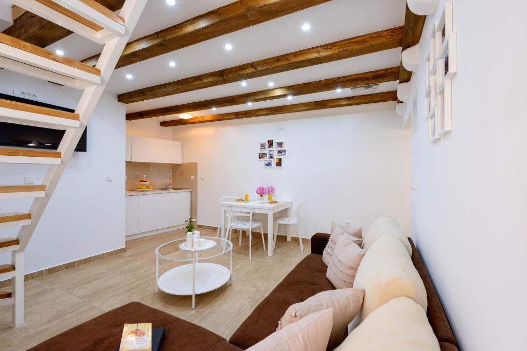 Posedenie v ubytovaní Ani Apartment