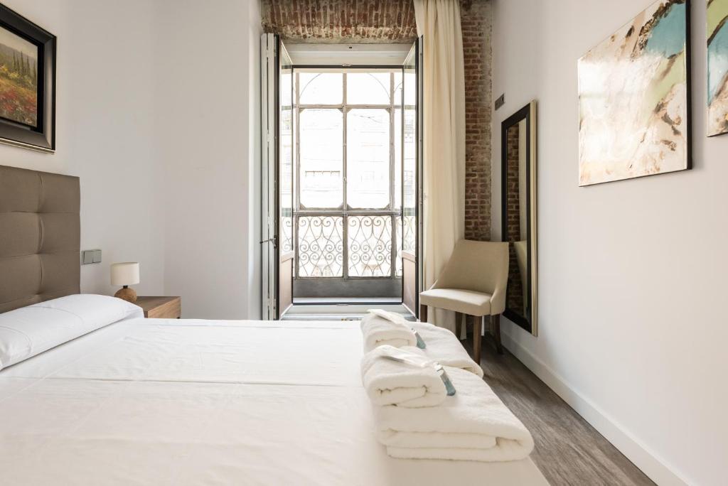 A bed or beds in a room at Puerta Del Sol City Center