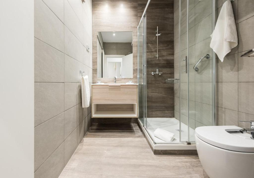A bathroom at Puerta Del Sol City Center
