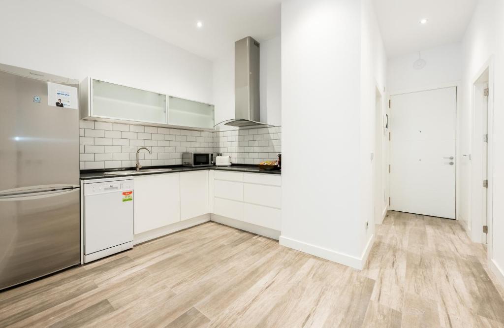 A kitchen or kitchenette at Puerta Del Sol City Center