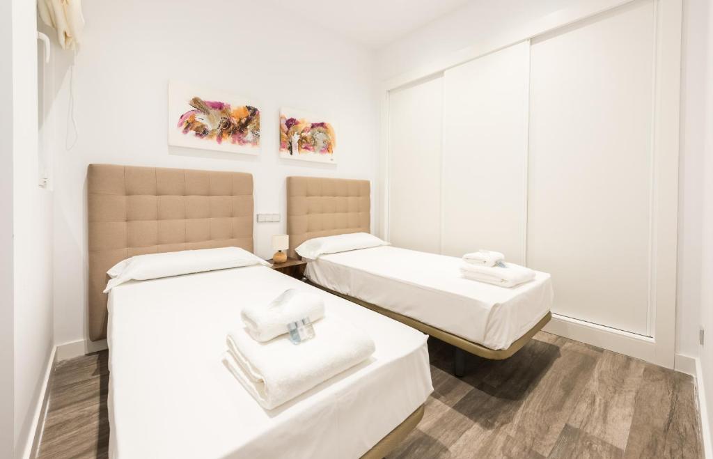 A bed or beds in a room at Puerta Del Sol City Center
