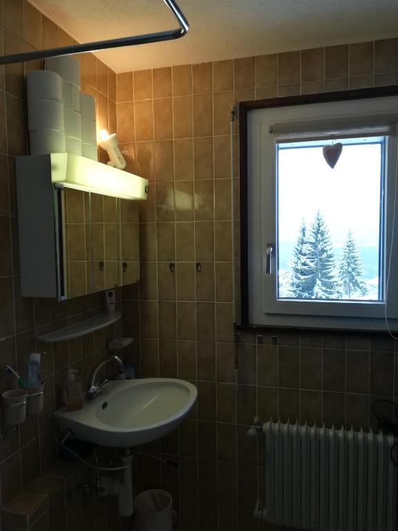 Koupelna v ubytování Romantic Chalet-Style Flat with Mountain View