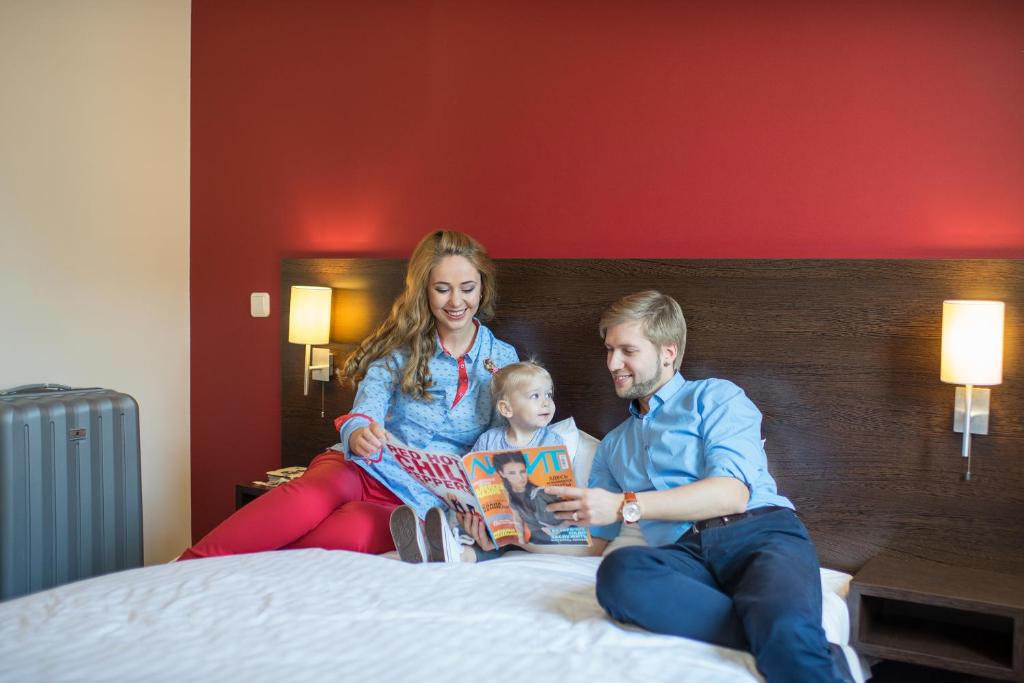 Bērni, kas uzturas naktsmītnē Dodo Hotel
