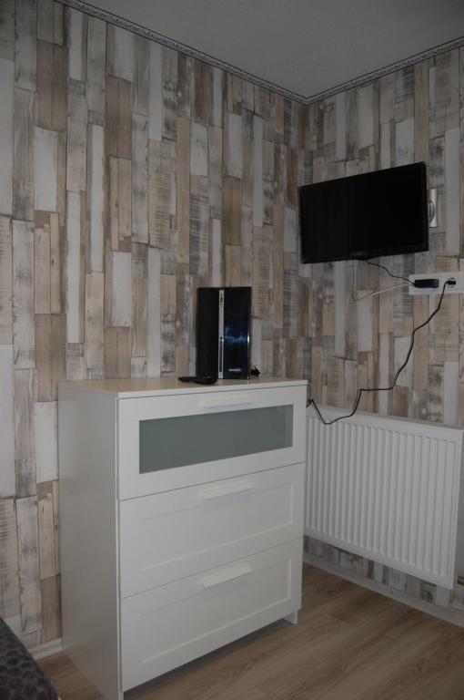 TV a/nebo společenská místnost v ubytování Tabán Apartman