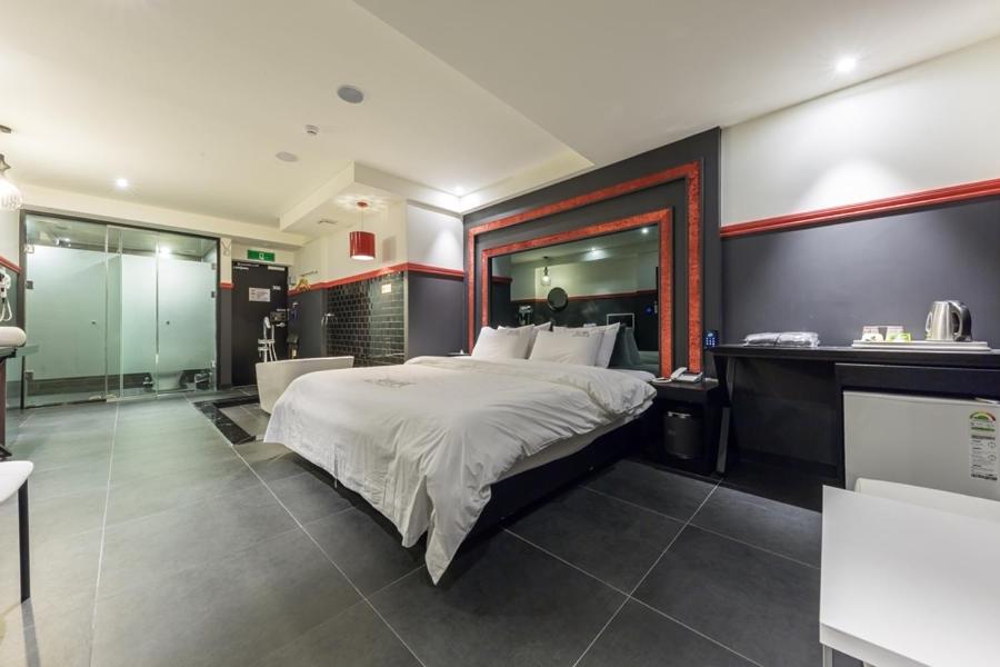 Postel nebo postele na pokoji v ubytování Anyang Boutique Hotel AMA