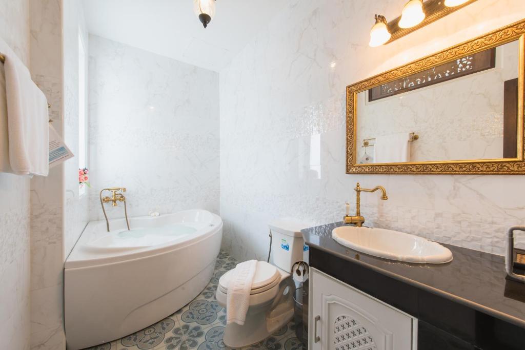 The Velvet Orchid - Resim 6