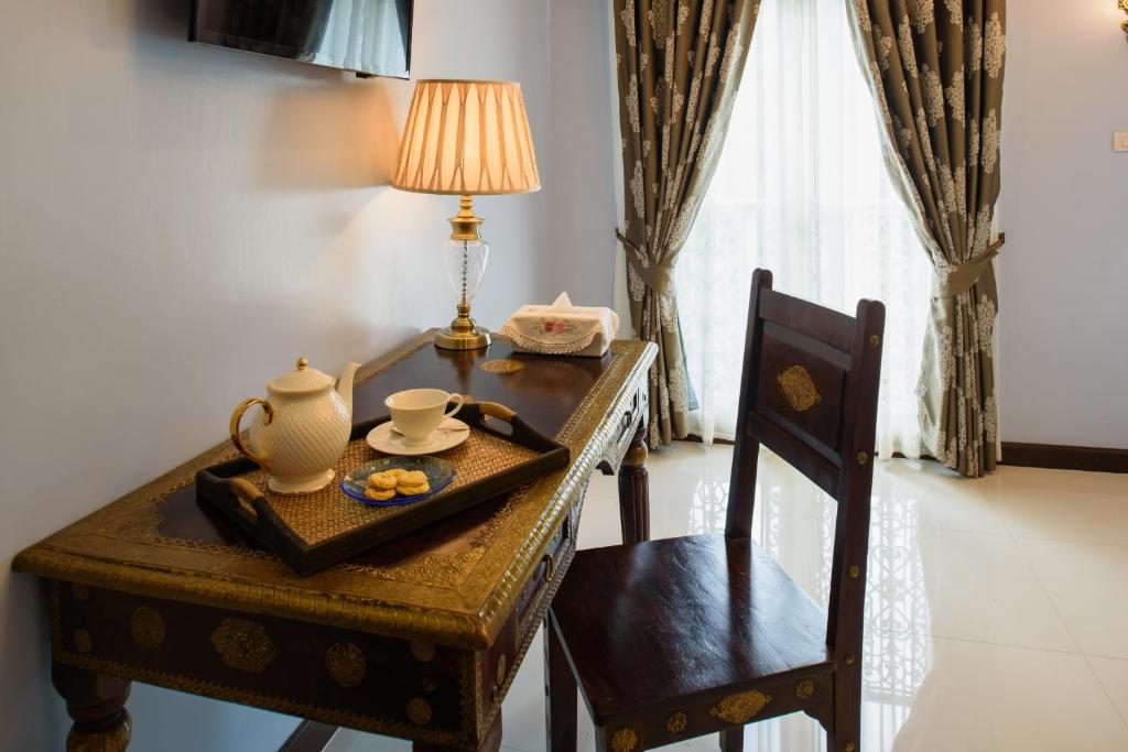 The Velvet Orchid - Resim 19