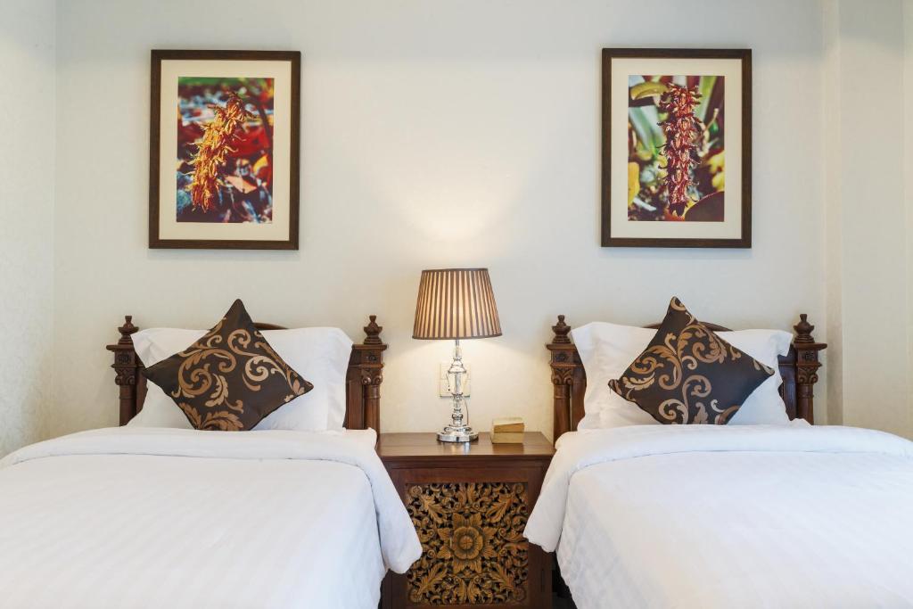 The Velvet Orchid - Resim 26