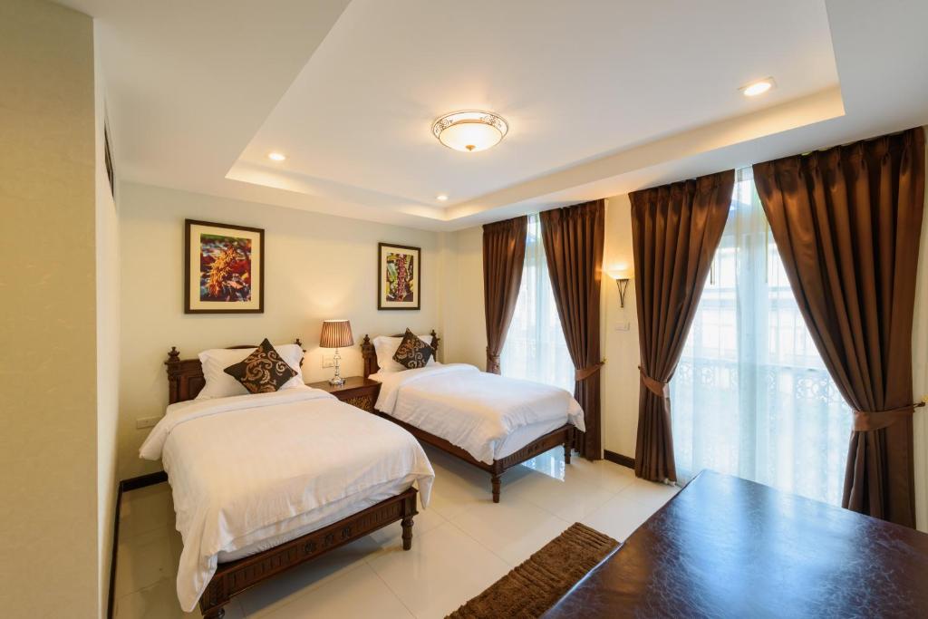 The Velvet Orchid - Resim 5