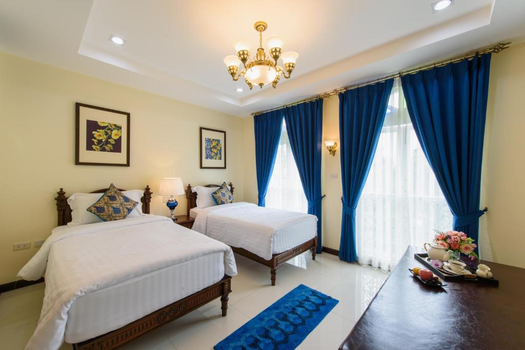 The Velvet Orchid - Resim 25