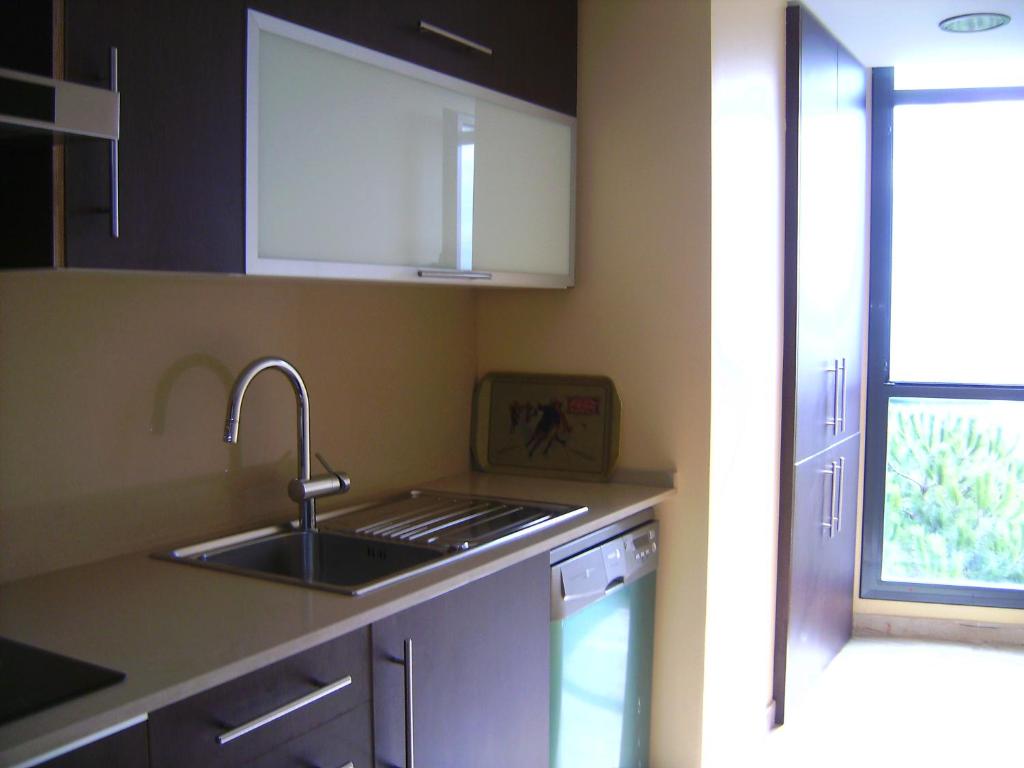 Kuchyň nebo kuchyňský kout v ubytování Duplex primera línea de mar