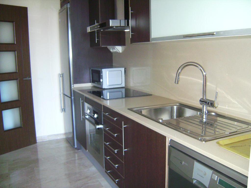 Kuchyň nebo kuchyňský kout v ubytování Duplex primera línea de mar