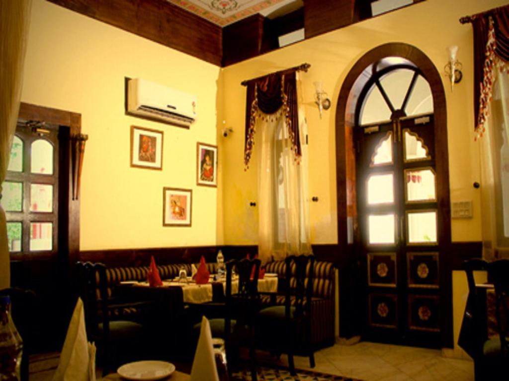 Restaurace v ubytování The Fort Ramgarh