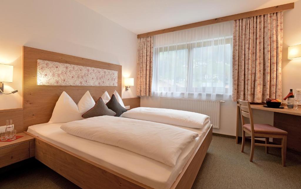 Posteľ alebo postele v izbe v ubytovaní Hotel Eder