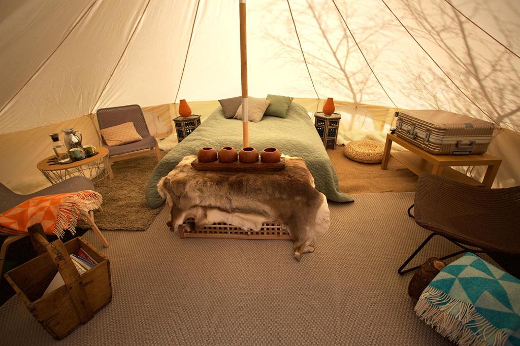 Postel nebo postele na pokoji v ubytování Camp Boutique
