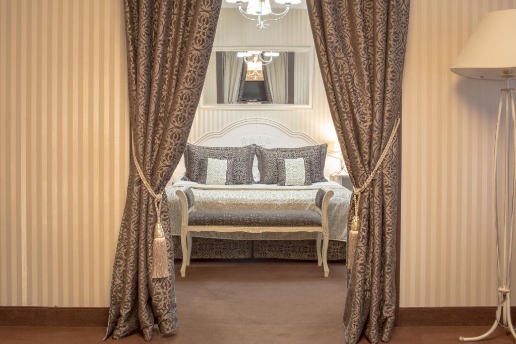 Postel nebo postele na pokoji v ubytování Hotel Chopin Business&SPA