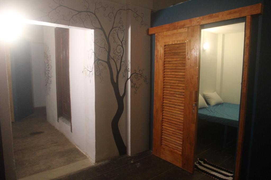 Fotografie z fotogalerie ubytování Pomme Hostel Restaurant & Bar - Private Sleeping Cabins v destinaci Battambang