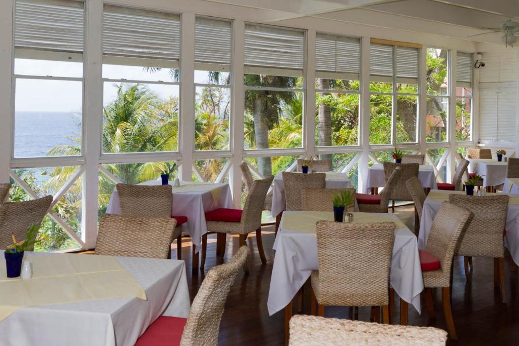 Restaurace v ubytování Blue Haven Hotel - Bacolet Bay - Tobago