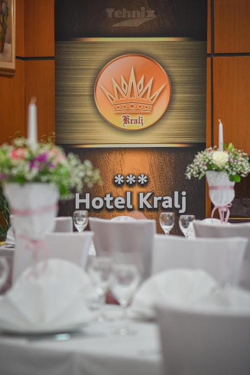Certyfikat, podpis lub inny dokument wystawiony w obiekcie Hotel Kralj