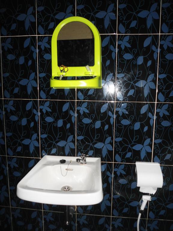 Bule Homestay Cianjur - Single Room With Shared Bathroom