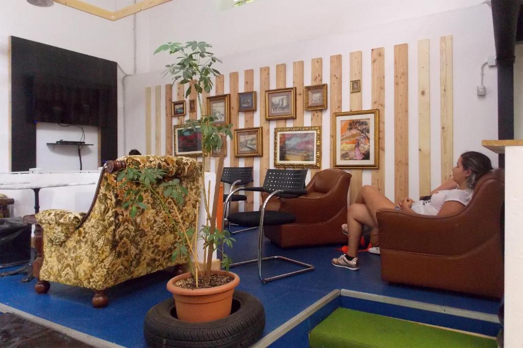 TV a/nebo společenská místnost v ubytování Hostel Colours