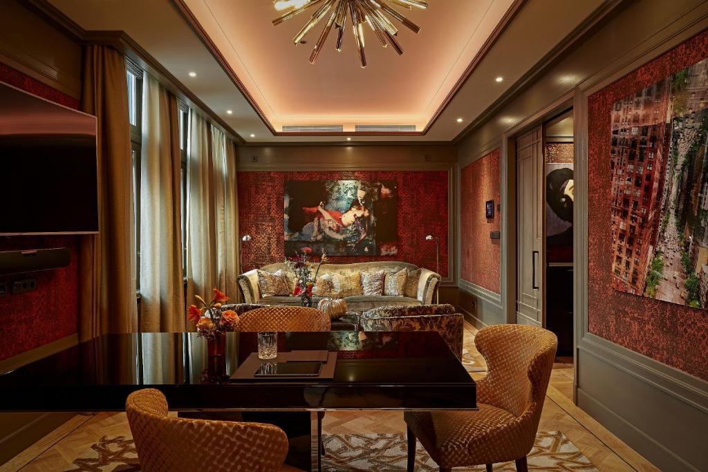 Ein Sitzbereich in der Unterkunft Hotel TwentySeven - Small Luxury Hotels of the World