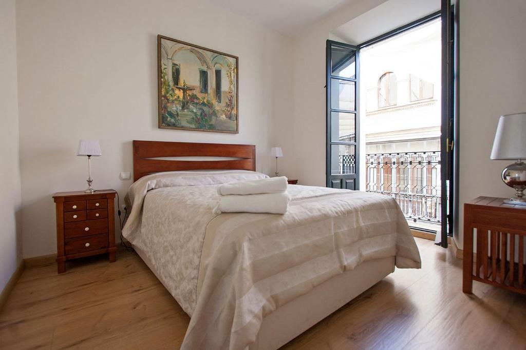 Escapada Romántica, 2 pax, Centro Histórico, Seville ...