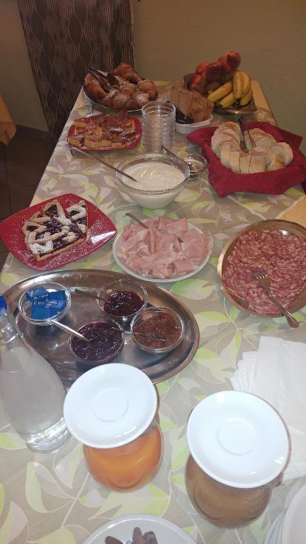 Jedlo v ubytovaní bed & breakfast alebo blízkom okolí