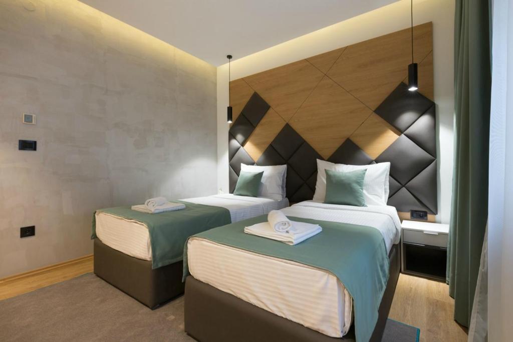 Capital Hotel Garni - Resim 34