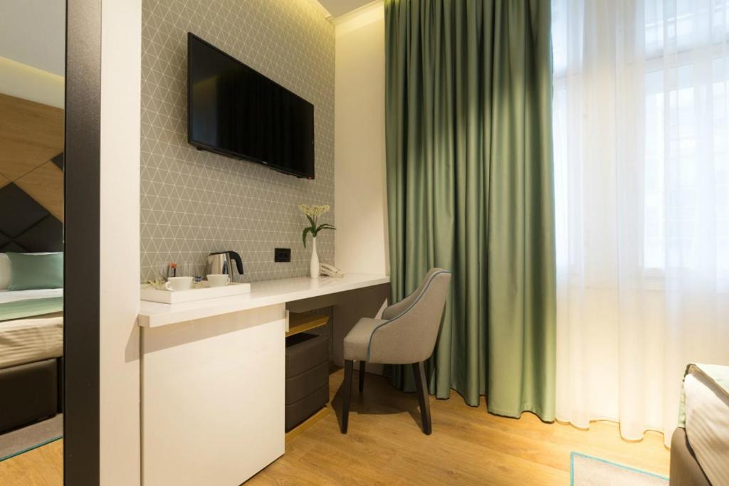 Capital Hotel Garni - Resim 38