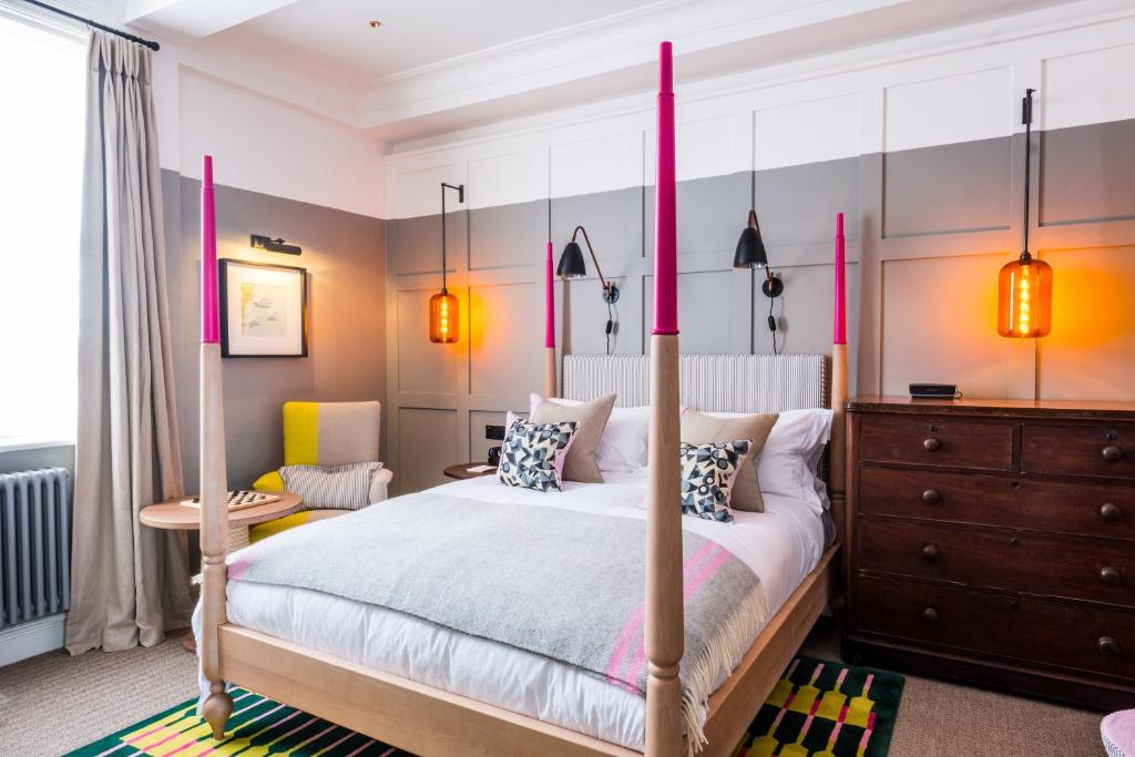 Кровать или кровати в номере The Swan Hotel