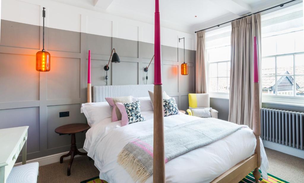 Кровать или кровати в номере The Swan Hotel