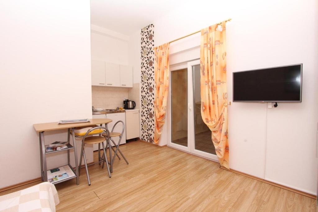 Apartments Sena - 12