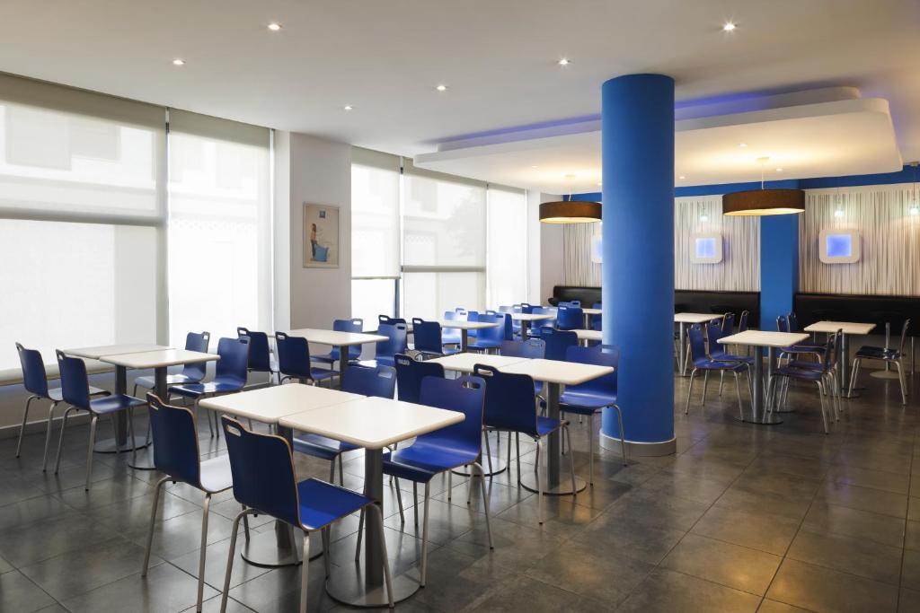 Ibis Budget Málaga Centro - Resim 41