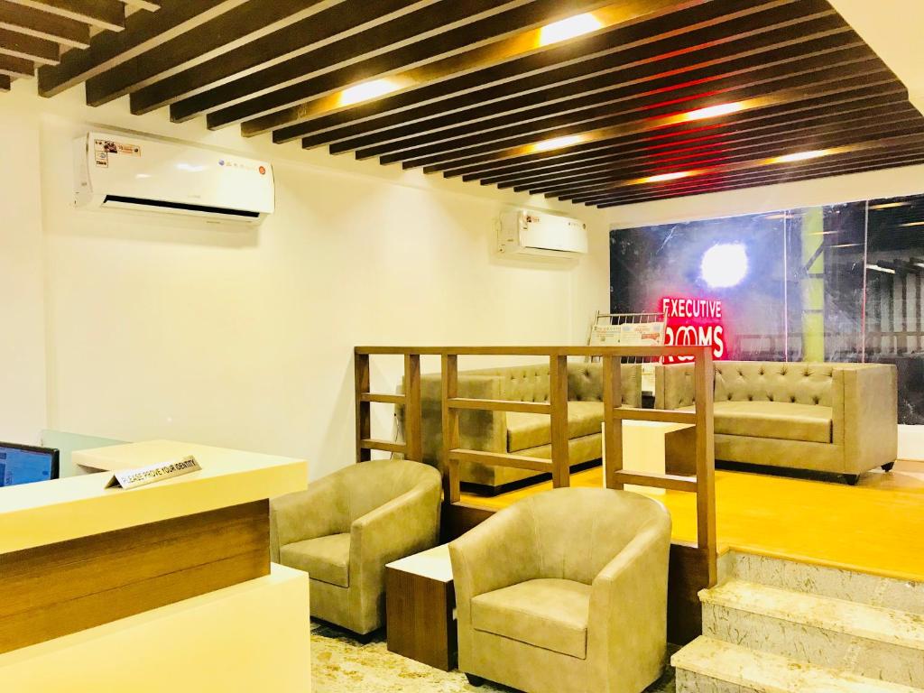Posezení v ubytování REGALIA INN &SUITES