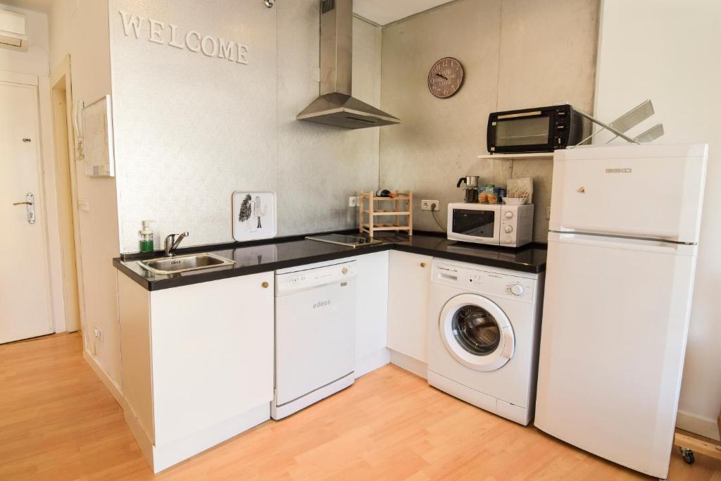 Kuchyňa alebo kuchynka v ubytovaní P&P Apartament Lagunillas I y II