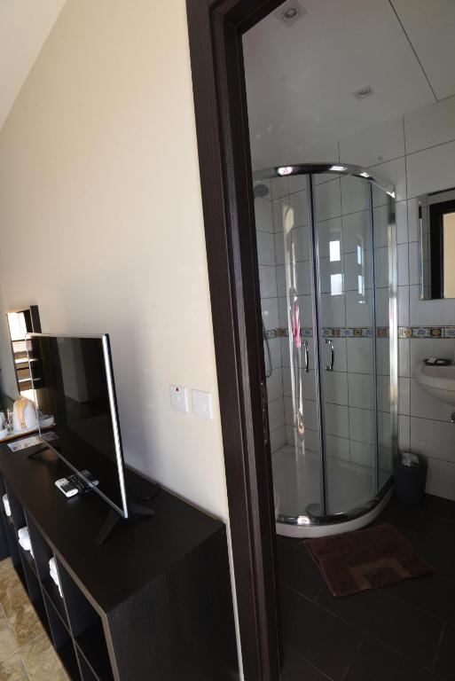 Koupelna v ubytování Il-Bukkett B&B
