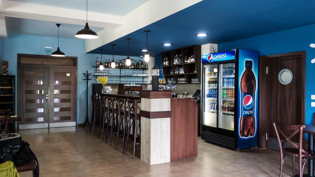 Lounge nebo bar v ubytování Penzion U Výra