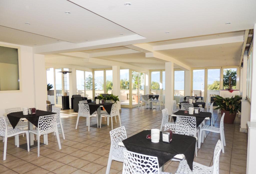 Restaurace v ubytování Hotel Lungomare