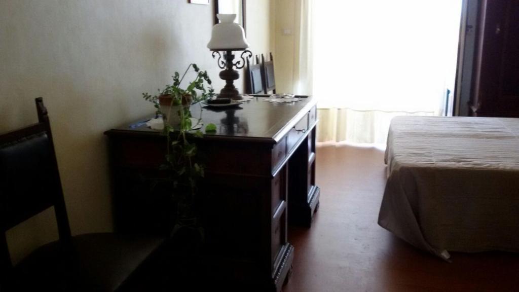 a bedroom with a dresser with a lamp on it at A casa di Tommy B&B in Acireale