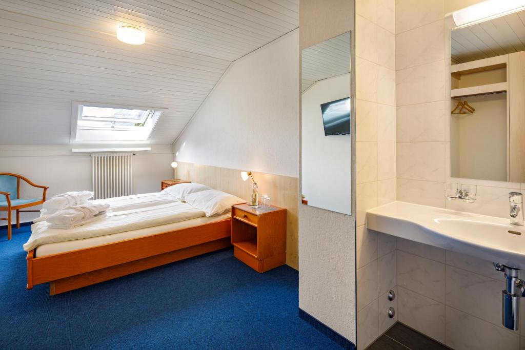 Postel nebo postele na pokoji v ubytování Central Hotel Post