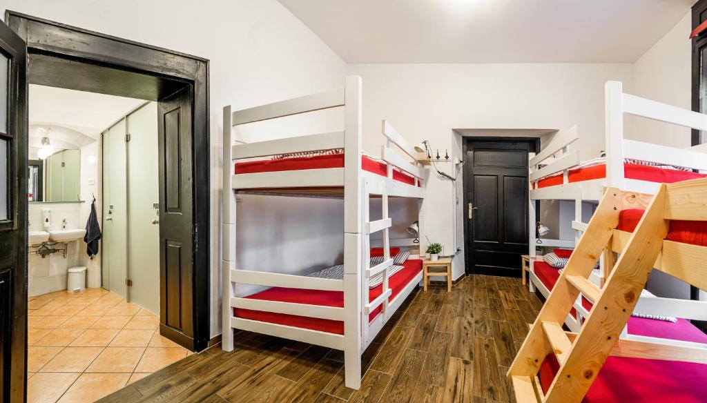 Postel nebo postele na pokoji v ubytování Turn Hostel