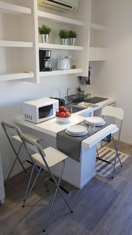 A kitchen or kitchenette at Ci'Cala House