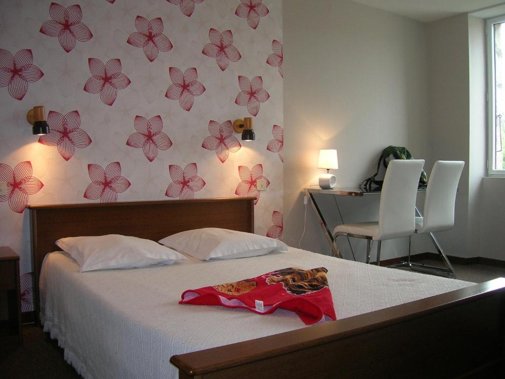 Postel nebo postele na pokoji v ubytování Le Relais de Ceilhes