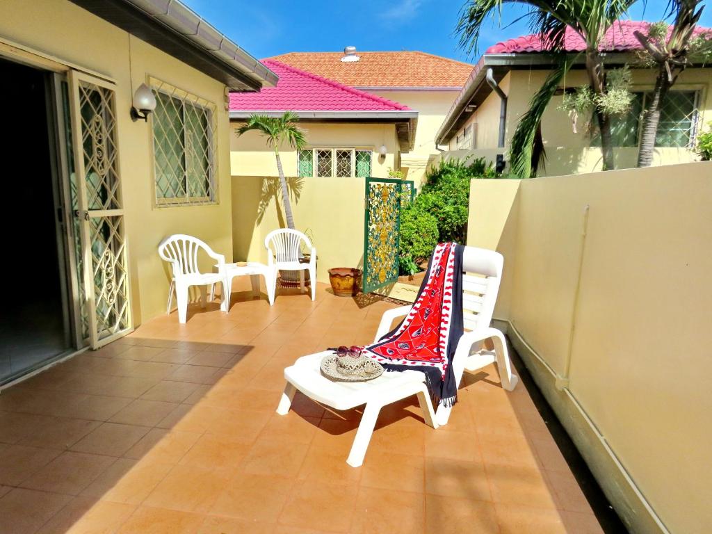 BUTTERFLY GARDEN BOUTIQUE RESIDENCES Apts and villas, A Lifestyle Destination Ex Lg 1-3 bedroom units , Full kitchen, 2 Full bathrooms, Rain shower, Spa bath, FREE BBQ, Free fast fiber optic WIFI, Staff 24-7 - Resim 4
