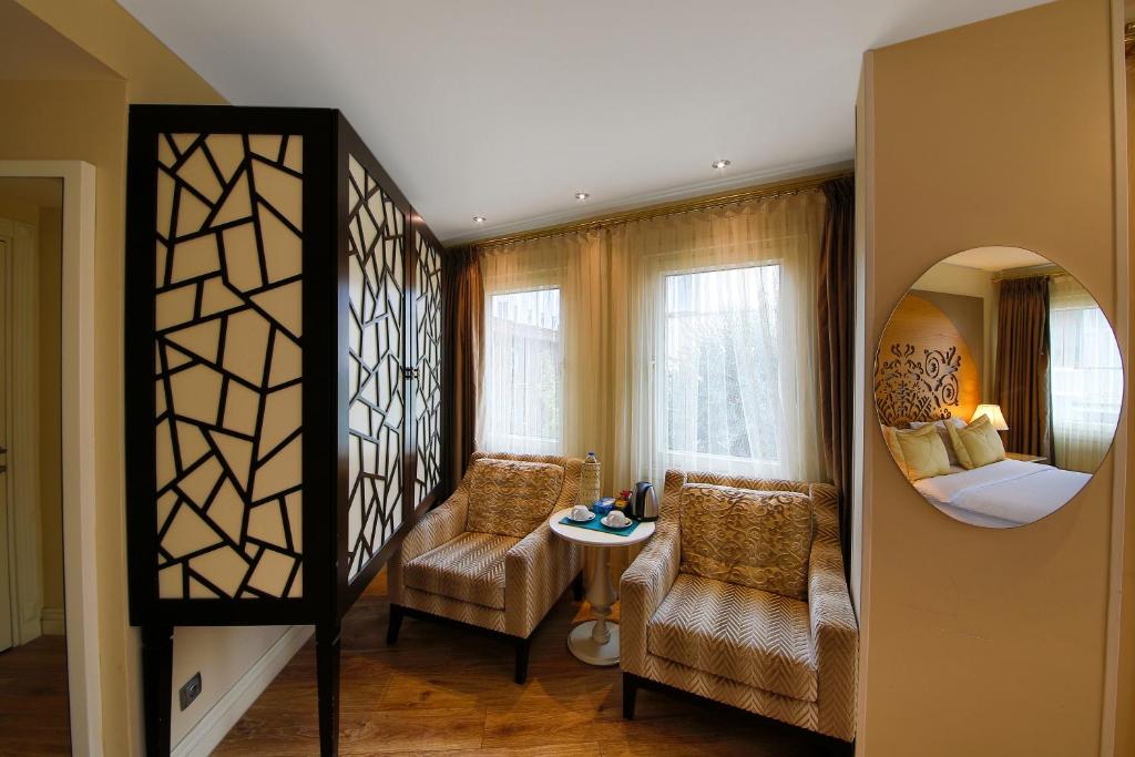 Posezení v ubytování Katelya Hotel