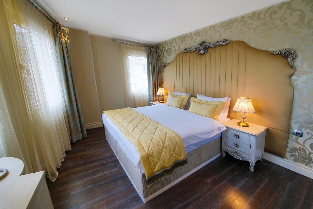 Postel nebo postele na pokoji v ubytování Katelya Hotel